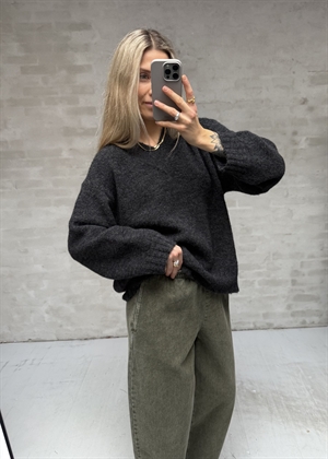 East v-neck strik Charcoal Melange American Vintage 